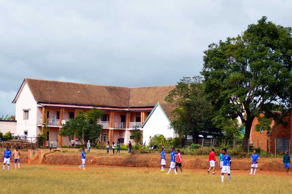 Le village d'Ambatomanga et son terrain de foot