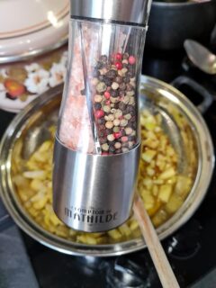 Khimo : un ragoût malgache épicé de bœuf haché et pommes de terre Salé et poivré