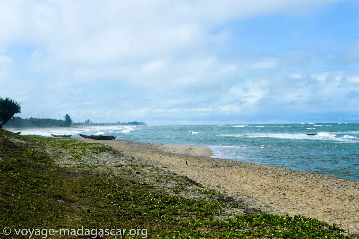 A la recherche des debris du vol MH370 sur les plages de Madagascar
