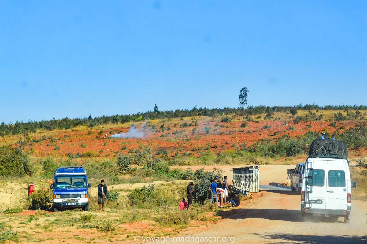 Caravane de Taxi-brousses en direction du sud de Madagascar