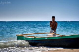 Homme et bateau