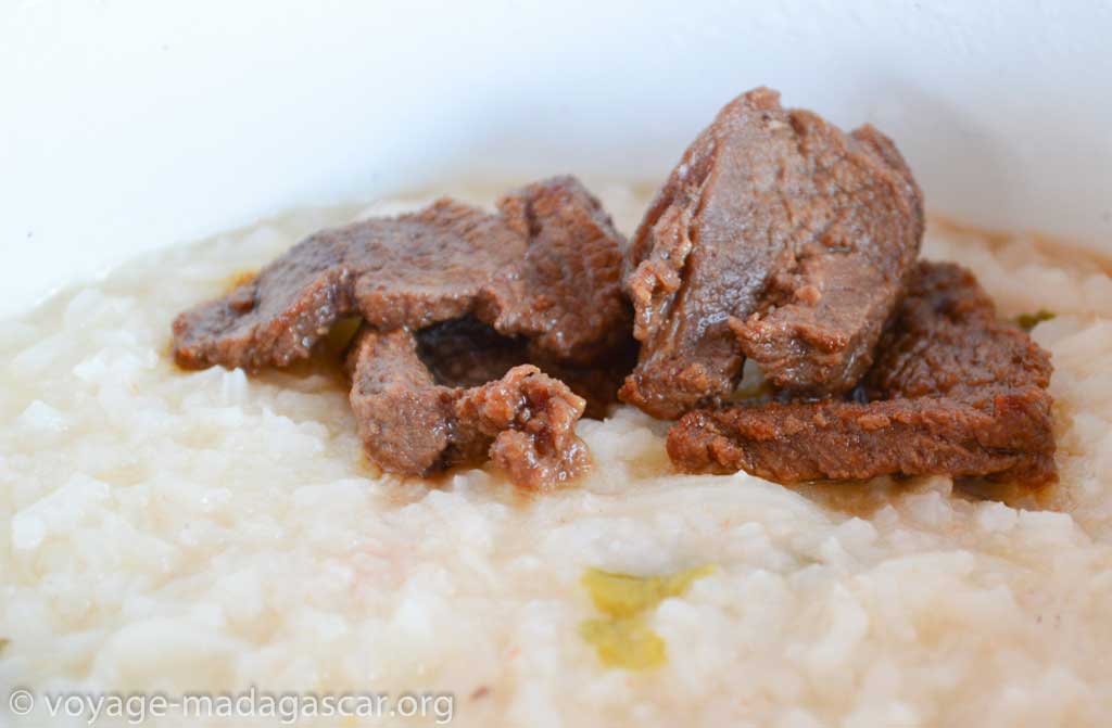 La viande de boeuf constitue aussi l'un des ingrédients essentiels des spécialités malgaches