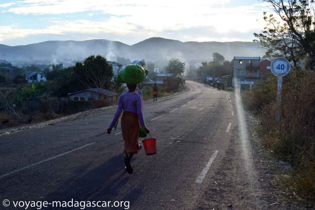 Miandrivazo Madagascar Miandrivazo Madagascar la ville de la fumée à l'aube