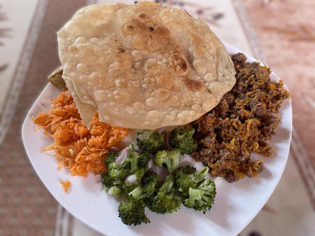 Pakopako avec viande hachée et achards de carottes