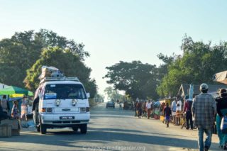 Taxi-brousse reliant Morondava Mahabo