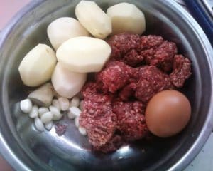 ingrédients boulettes aux pommes de terre et viande hachée