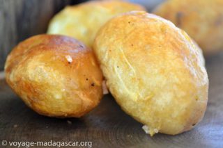 Mofo mangahazo recettes malgaches