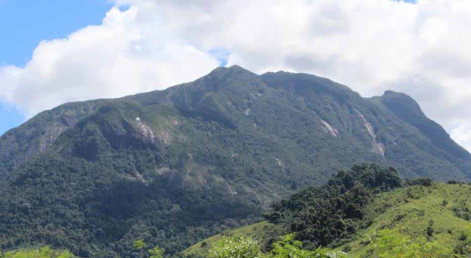Montagne qui domine le parc national de Marojejy